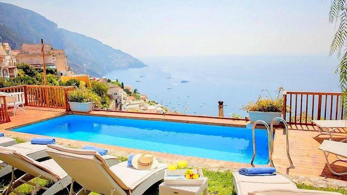 Chiesa Nuova Villa | Villa Concordia: A splendid three-story villa which faces the sun and the sea, with Free WI-FI.