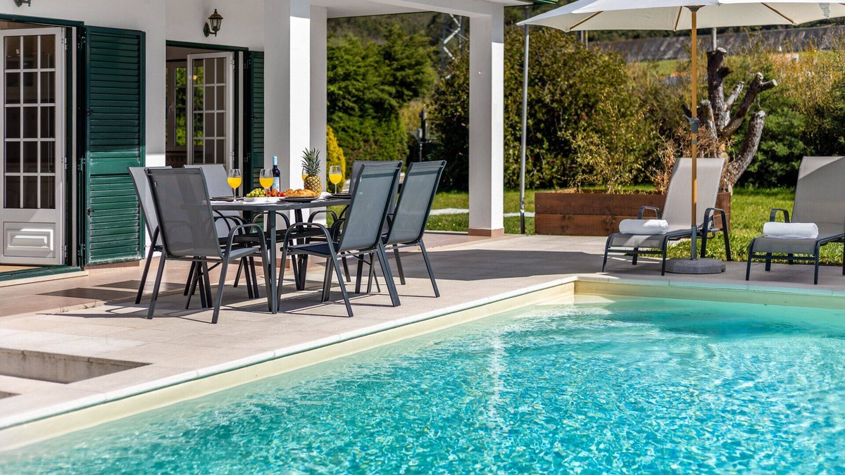 Famalicao Villa | Villa Coral - private pool & big garden