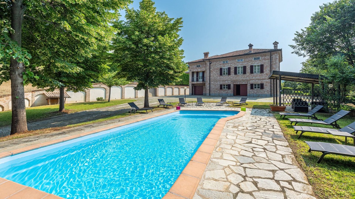 Corneliano d'Alba Villa | VILLA CORNELIA, ENTIRE VILLA WITH PRIVATE POOL
