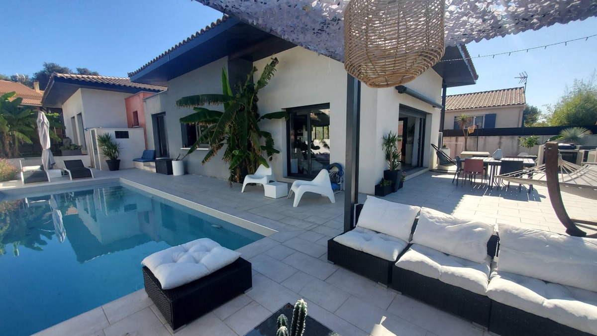 Quissac Villa | Villa Coutach Modern, spacious and ideal for families with swimming pool.