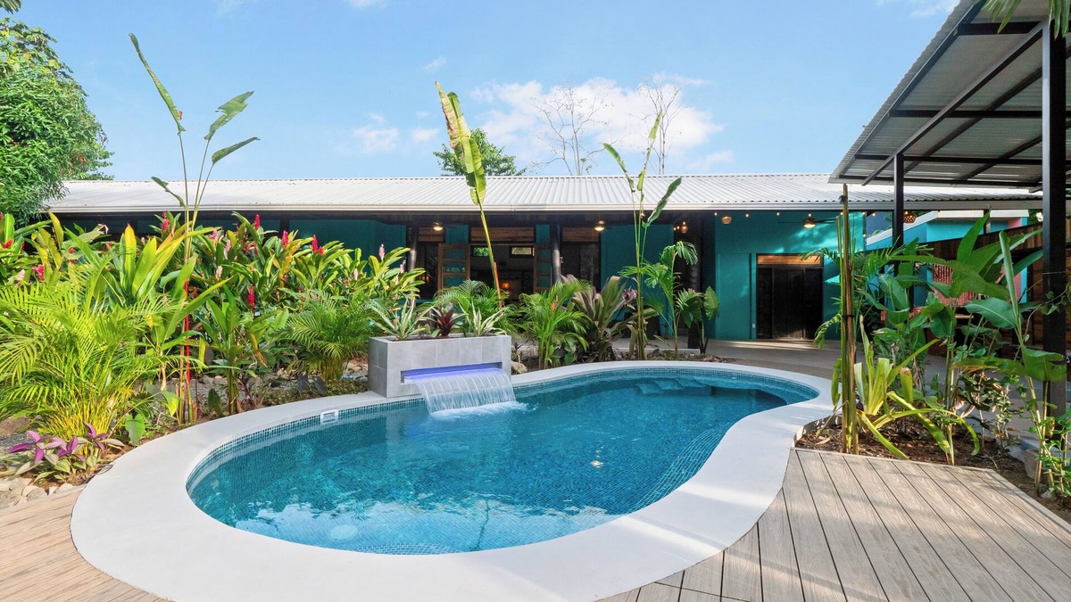Puerto Viejo de Talamanca House | Villa del Mito: Pool, Walk to Beach, AC, Wifi, Beautiful Garden, Private