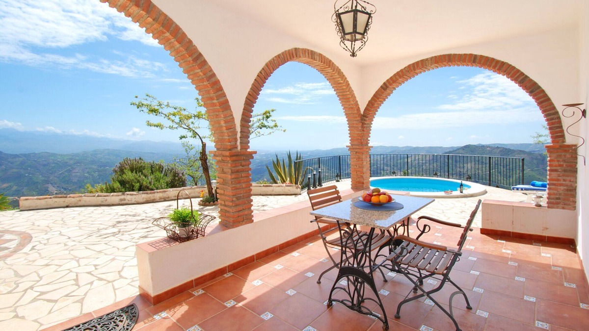 Comares Villa | Villa Cuatro Vientos: Experience a Dream Holiday in the Heart of Andalusia