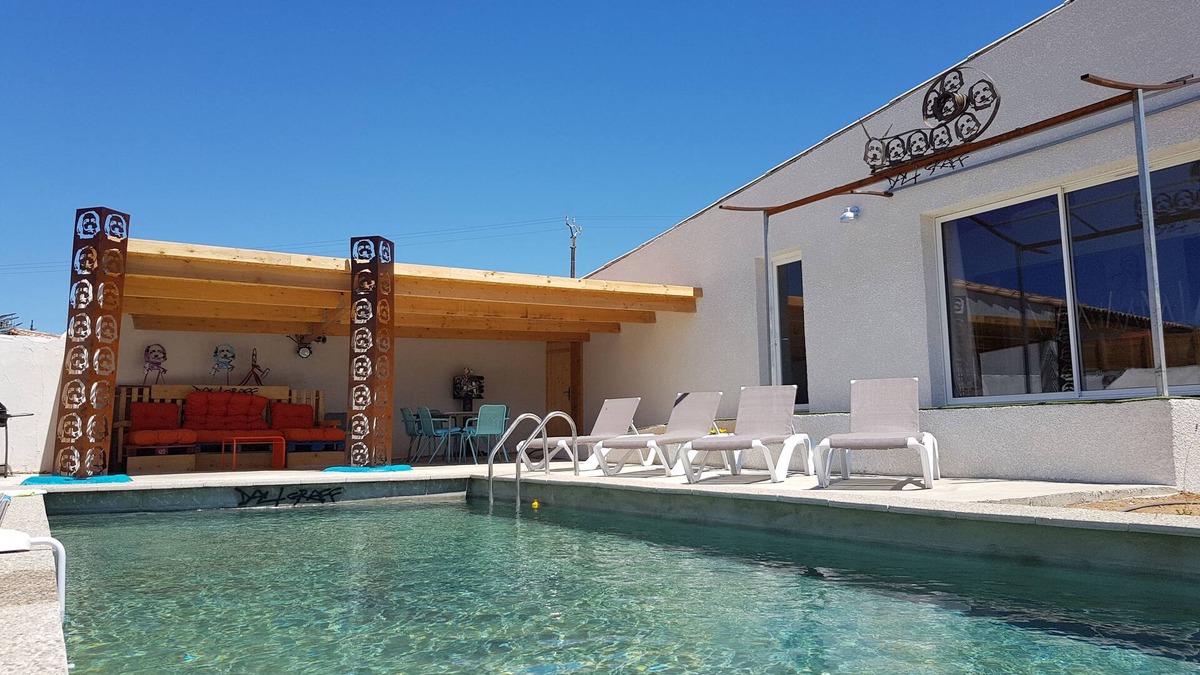 Montseret House | Villa d'artiste Dali Graff private pool, 30 min from the sea in Occitanie