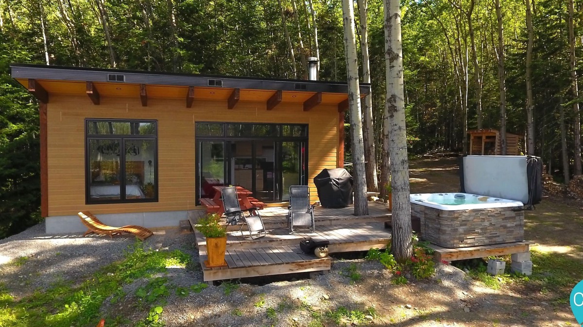 Saint-Simon Ski Chalet | Villa du Cerf – Private Spa, Indoor & Outdoor Fireplace, and Access to the River