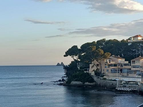 Les Sablettes Villa | Villa d'Exception à 20m Des Sablettes Plage, Côte d'Azur