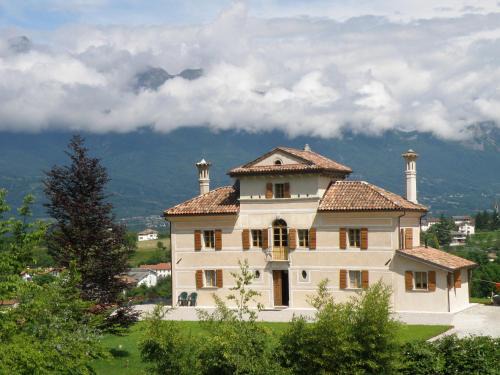 Borgo Valbelluna Villa | Villa D'Or