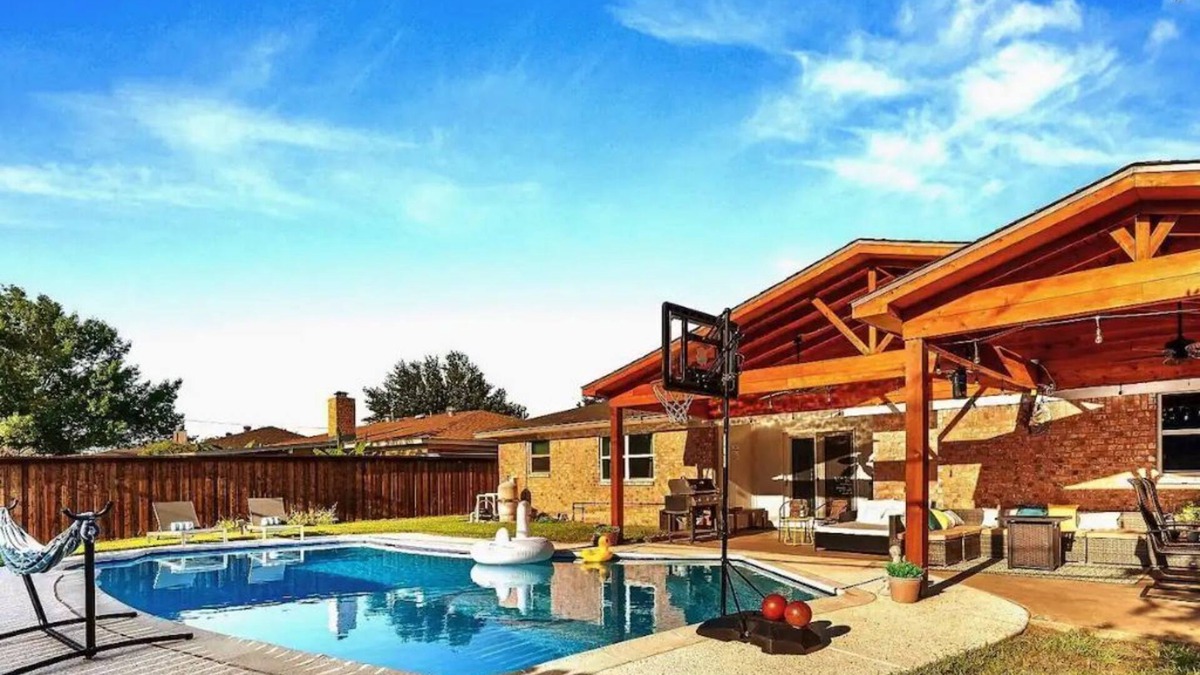 North Richland Hills House | Villa D’Oro, Pool, Jacuzzi, Retro-Arcade & Fire Pit