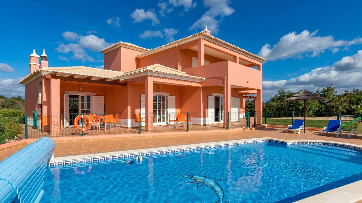 Monte Raposo Villa | Villa da Horta, a beautiful extensive villa in a peaceful location