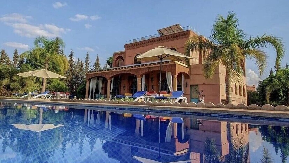 Oulad Hassoune Villa | Villa Dar MOUDAR Marrakech large pool and garden with authentic architecture