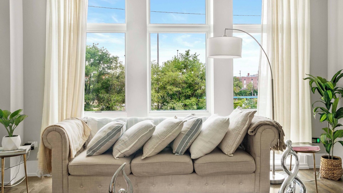 Tri-Taylor Apartment | Villa de Bonita Near Downtown Chicago