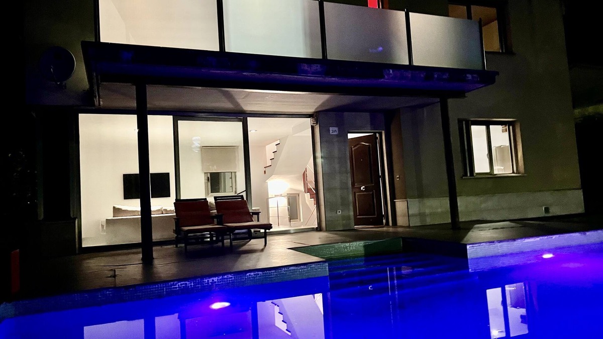 Boo Villa | Villa de Diseño con Piscina, Jardín & BBQ