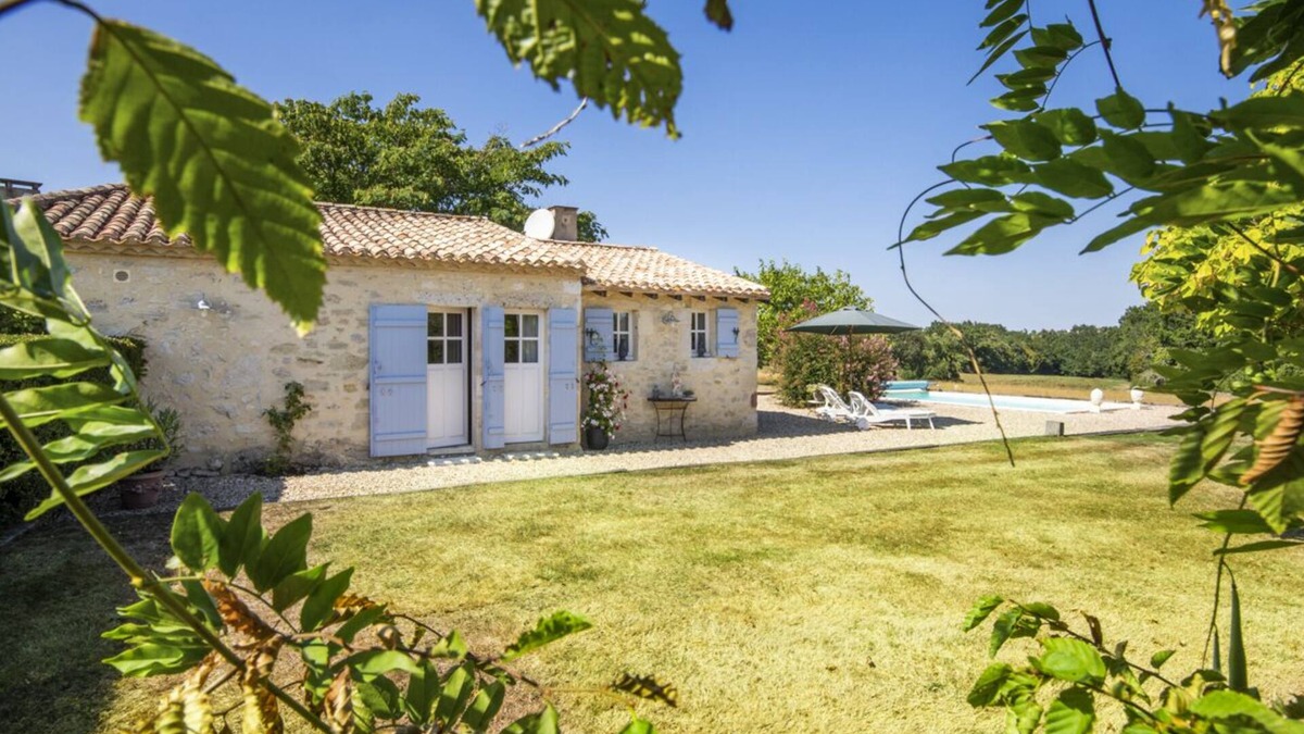 Saint-Meard-de-Gurcon Villa | Villa Des Anges - One Bedroom Villa, Sleeps 2