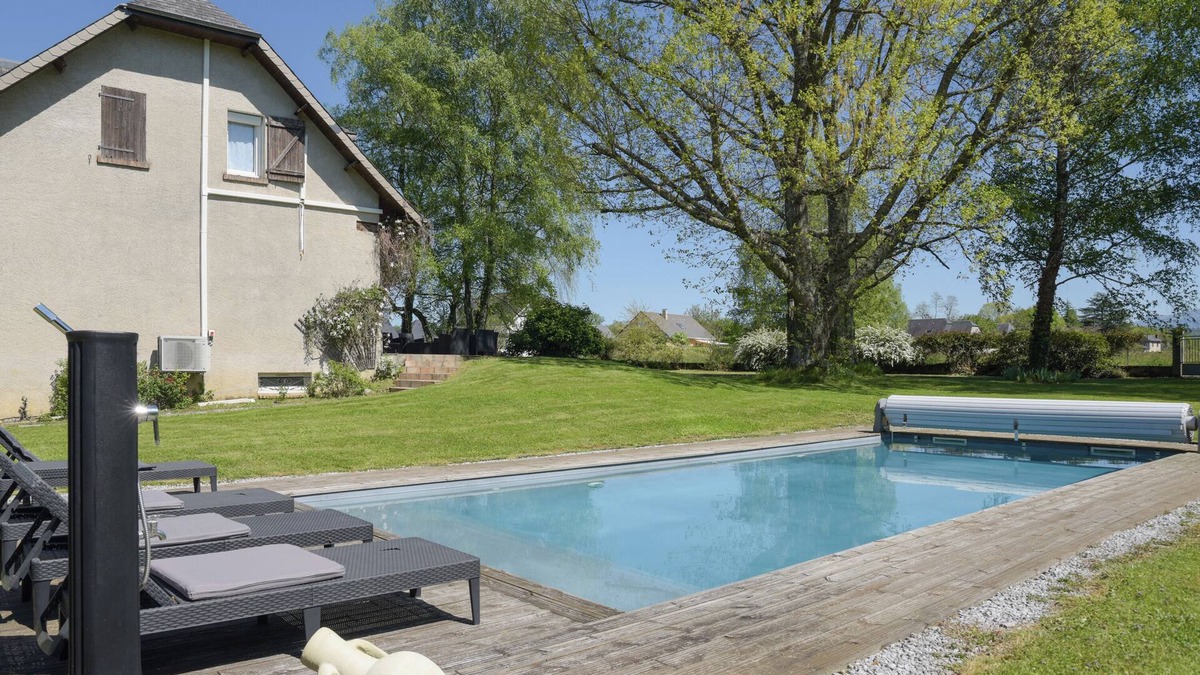 Lagarde Villa | Villa 'De La Douloustre' with Mountain View, Wi-Fi and Air Conditioning