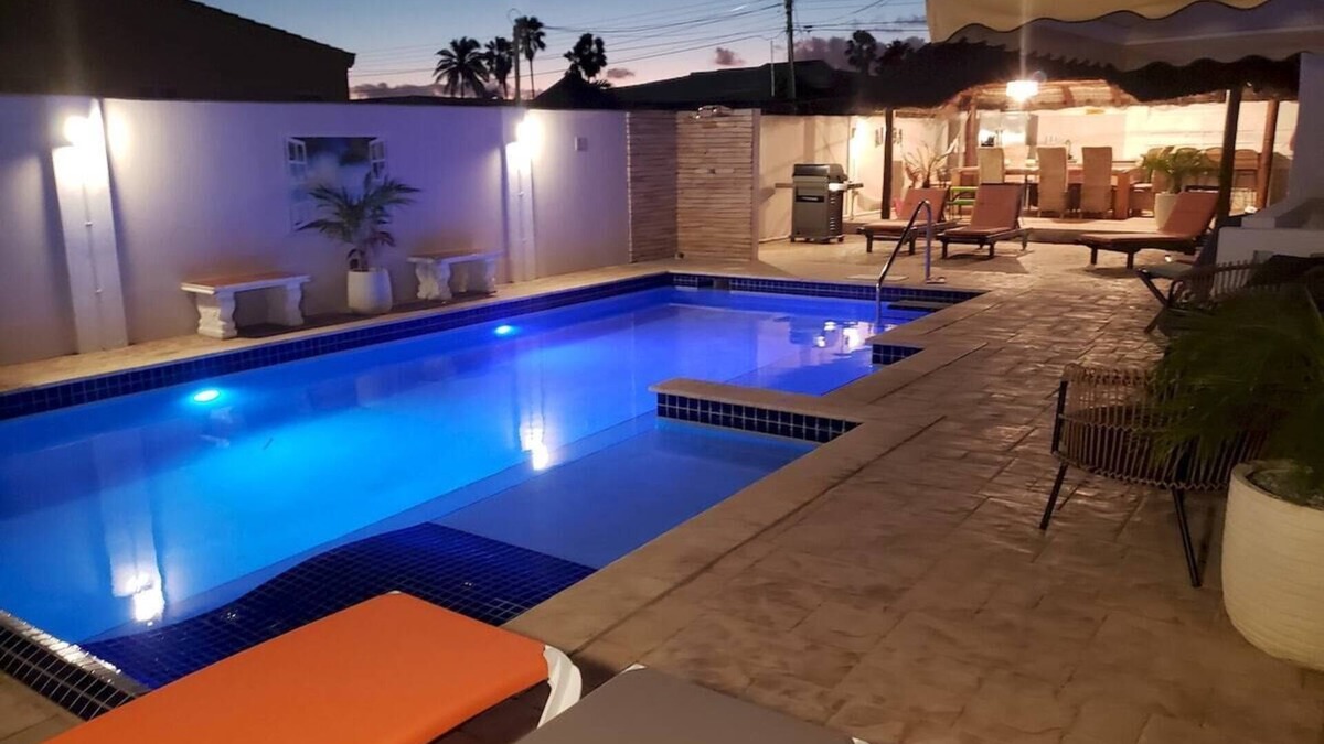 Palm Beach Villa | Villa de Leon, suitable for 14 persons. 5 bedrooms, 5 bathrooms