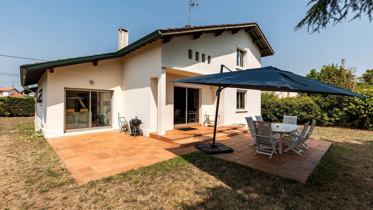Bazas House | Villa De Monzie – Comfort, Charm, and Tranquility in the Heart of Bazas