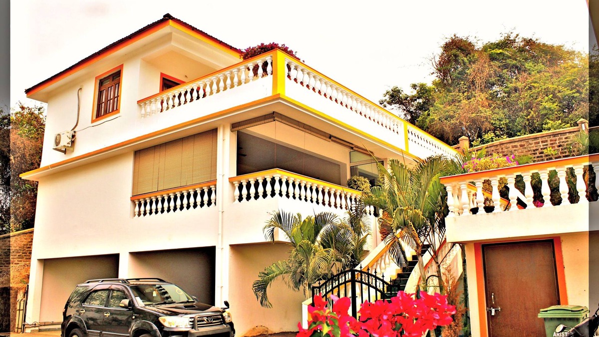 Candolim Villa | Villa De Plumeria Pvt Pool WiFi, 3 min to beach!