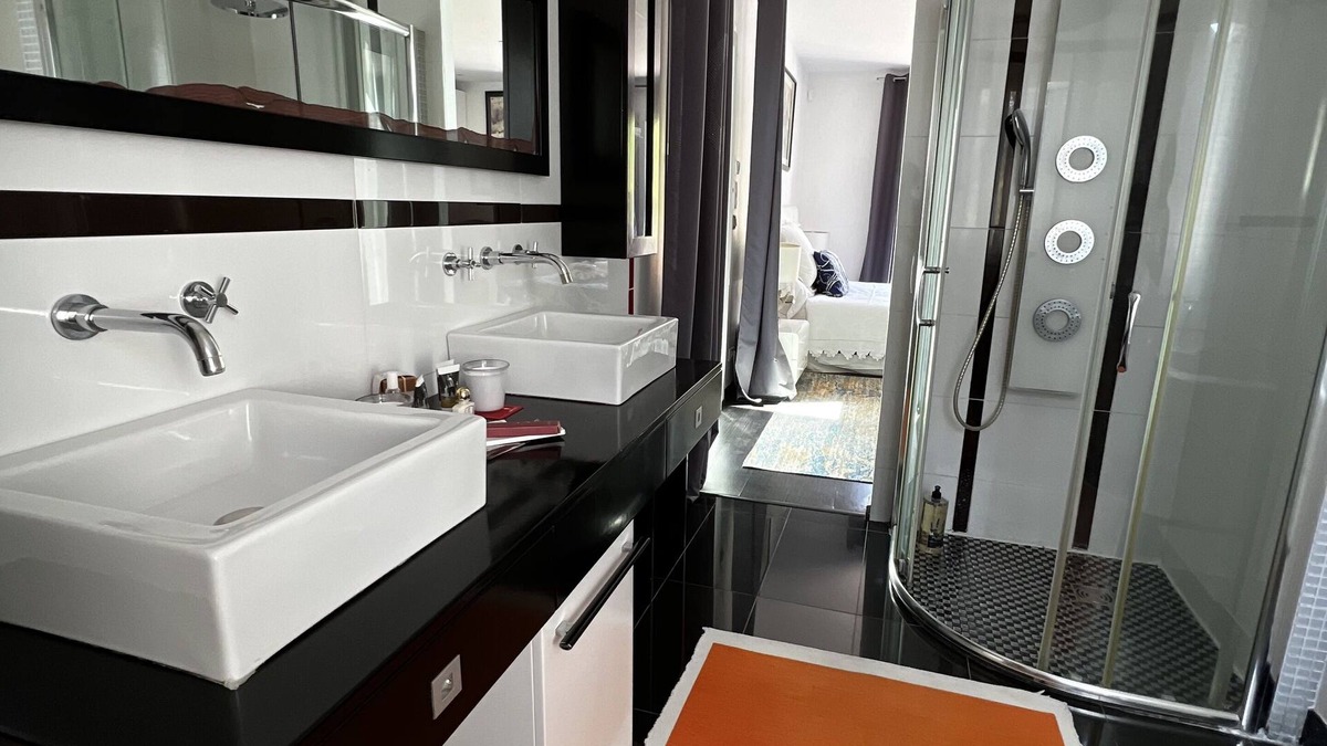 Saint-Gely-du-Fesc Villa | Villa de Prestige sur 2000m2 de Jardin Arboré Avec Piscine et Jacuzzi