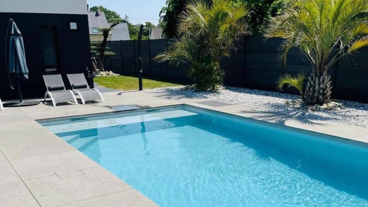 Bruz Villa | Villa 'De Standing' with Private Pool, Wi-Fi and Air Conditioning