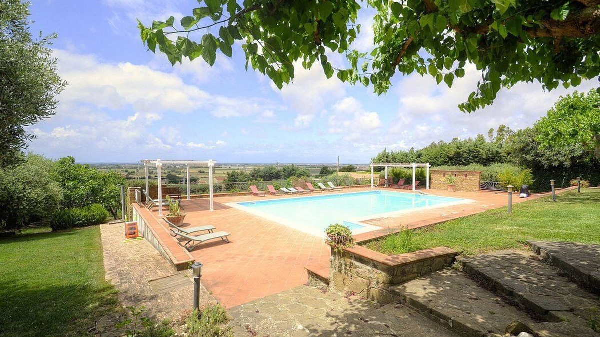 Capaccio-Paestum Villa | Villa dei Sorbi: A characteristic and welcoming three-story age-old farm house located on a hillside, facing the sea, with Free WI-FI.