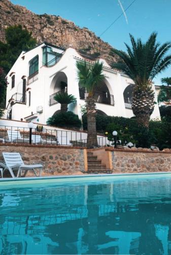 Capo Zafferano Apartment | Villa del Golfo Urio with swimming pool shared by the two apartments