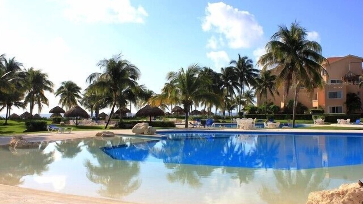 Puerto Aventuras Condo | Villa Del Mar 1 "Casa de Colores" Beachfront 2 Bedroom Condo Puerto Aventuras