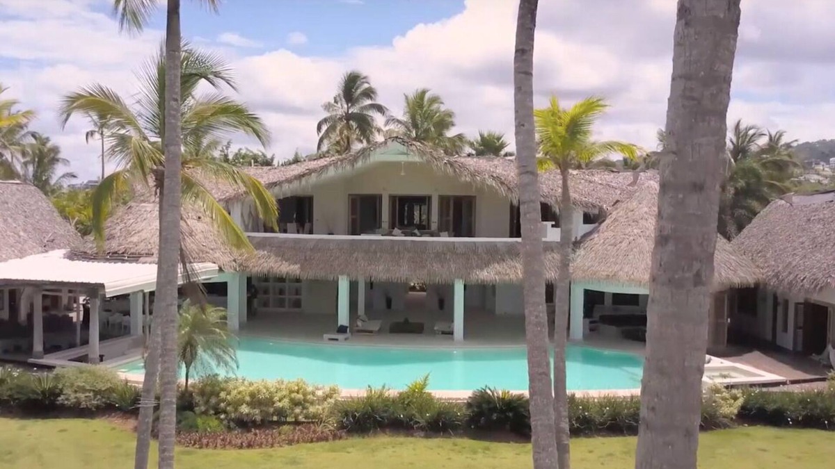 Las Terrenas Villa | Villa del Mar, Luxury villa on the beach,13 bedrooms, pool, jacuzzi, full staff