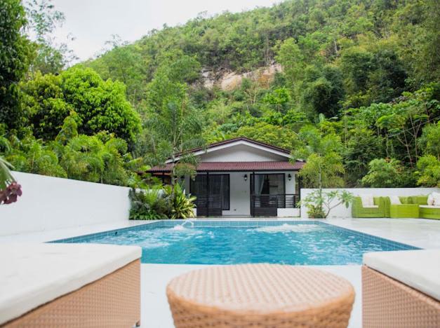 Carcar House | Villa del Sol 1 -Barkada Rooms