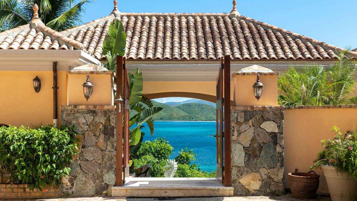 Maho Bay Quarter Villa | Villa Delfina- 4 min walk to Private Peter Bay Beach! 5 Bedroom Villa with pool.