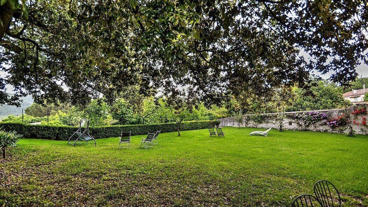 Calvanico Villa | Villa delle Signorine: An elegant and welcoming three-story villa situated in a quiet location, surrounded by a wonderful garden, with Free WI-FI.