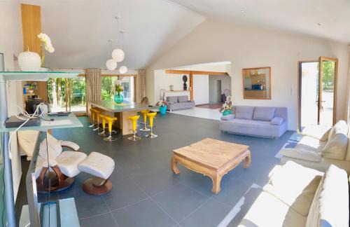 Puymoyen Villa | Villa-des-eaux Claires