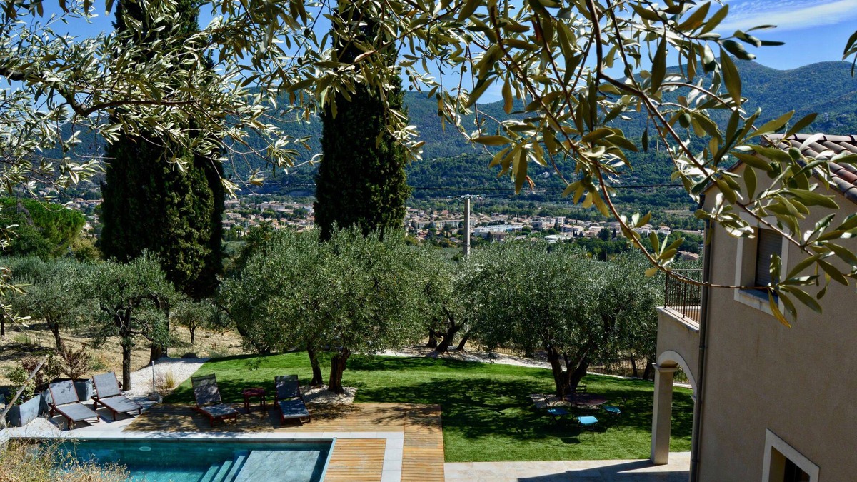 Nyons Villa | Villa des Tuillères, panoramic view of Nyons