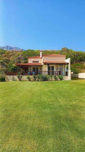 Vromolimnos House | Villa Dimitra