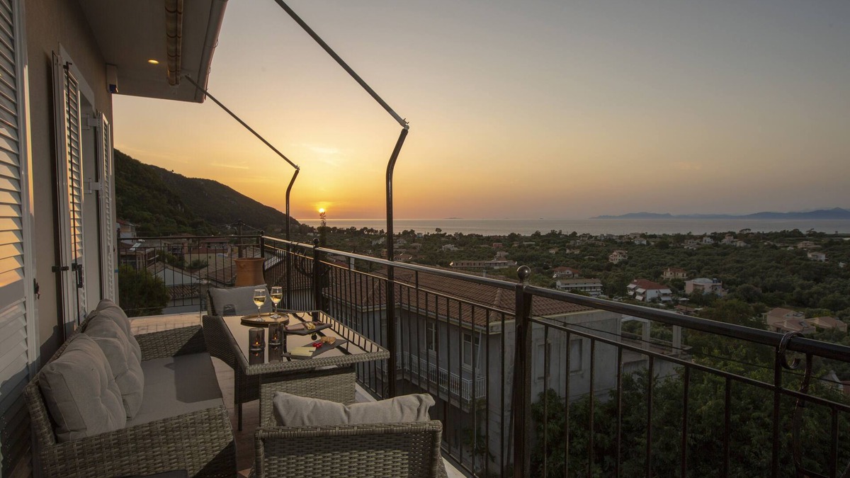 Frinion House | Villa Dimitris - The House Experience