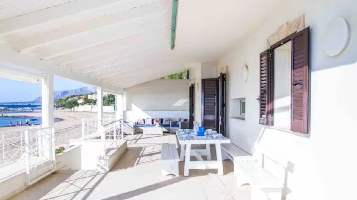 Trappeto Villa | Villa directly on the beach