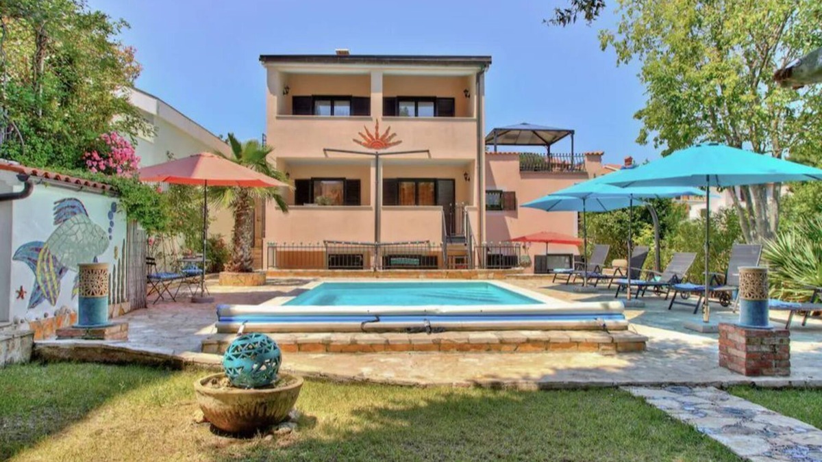 Premantura Villa | "Villa Dolce Vita" up to 9 beds with private garden and swimming pool