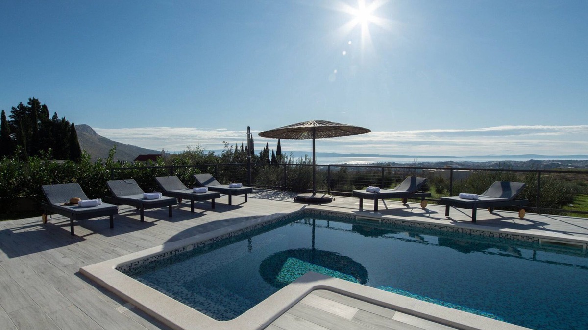 Mravince Villa | Villa Domenica with Heated Pool