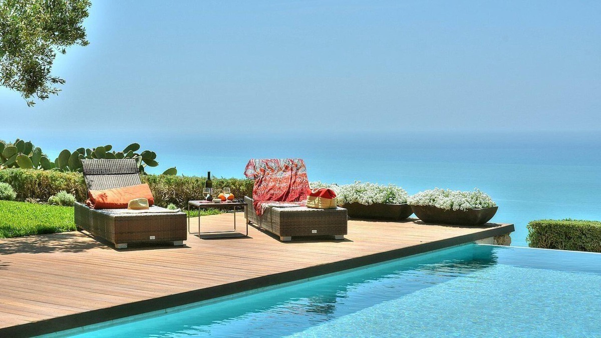 Licata Apartment | Villa Donzella Piccola, fully refundable with voucher*: An elegant and welcoming apartment that is part of a villa which faces the sun and the sea, with Free WI-FI.