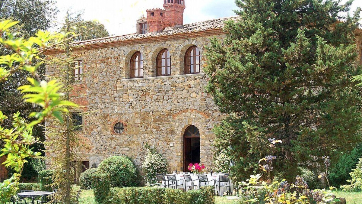 Bucine House | Villa Doralicia B: A characteristic and welcoming two-story historical villa surrounded by the greenery, with Free WI-FI.