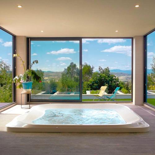 Montagnac Villa | Villa du Belvédère, piscine intérieure, spa et hammam