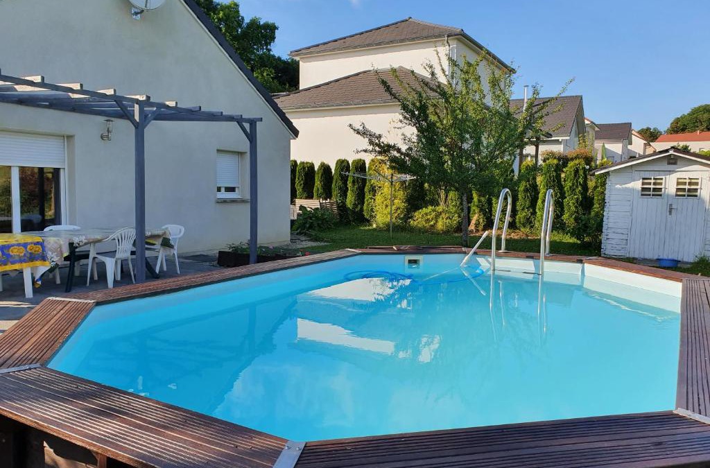 Montfaucon House | Villa du pic vert 105m2 , 4 chambres de plain-pied avec piscine à Montfaucon