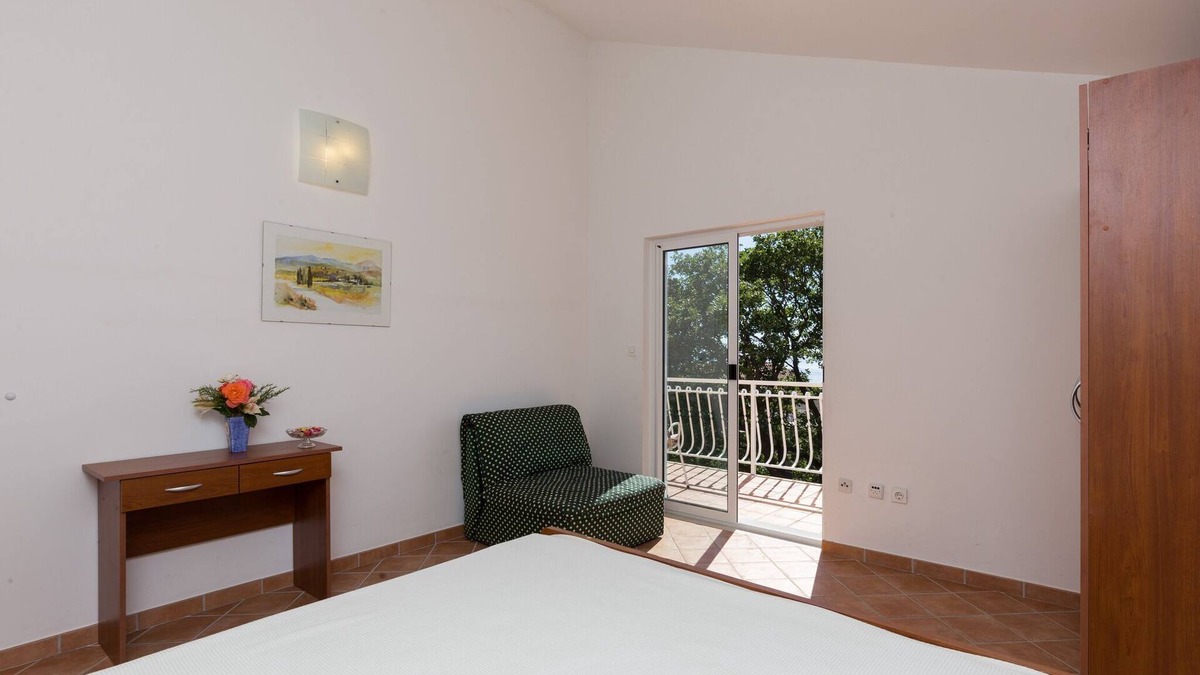 Plat Apartment | Villa Dubravka - Superior Studio Apartment with Balcony and Sea View (Apartman 3)