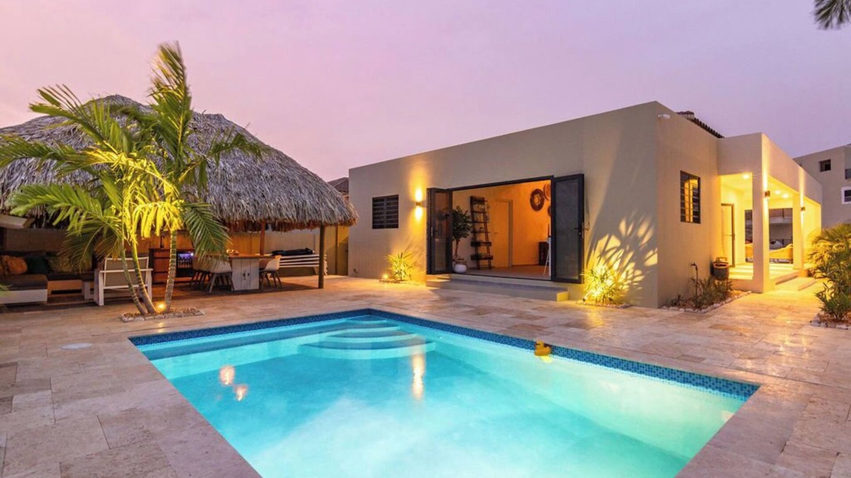 Marie Pampoen Villa | Villa Dushi Mambo Curaçao Mooie Nieuwe Villa Tegenover het Levendige Mambo Beach