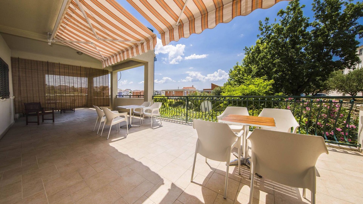 Podstrana Villa | Villa Dvori Viškovi-Seven Bedroom Villa with Swimming Pool