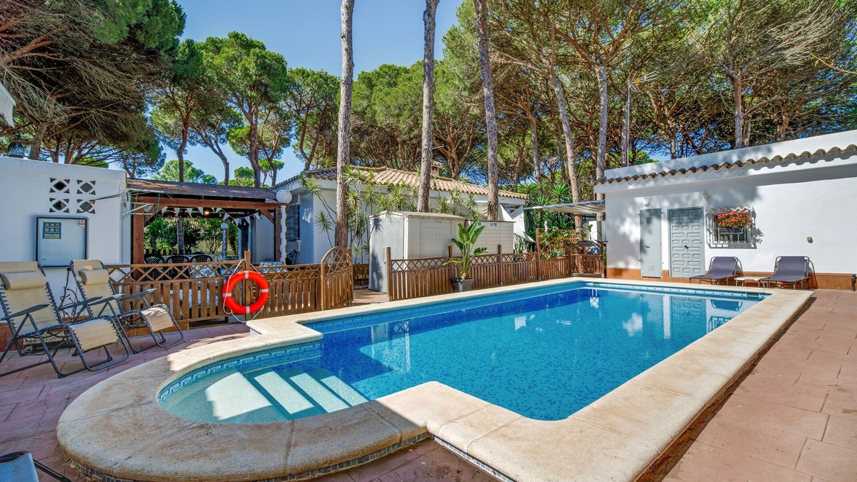 Los Gallos-Cerromolino Villa | Villa 'El Limonar' with Shared Pool, Wi-Fi and Air Conditioning