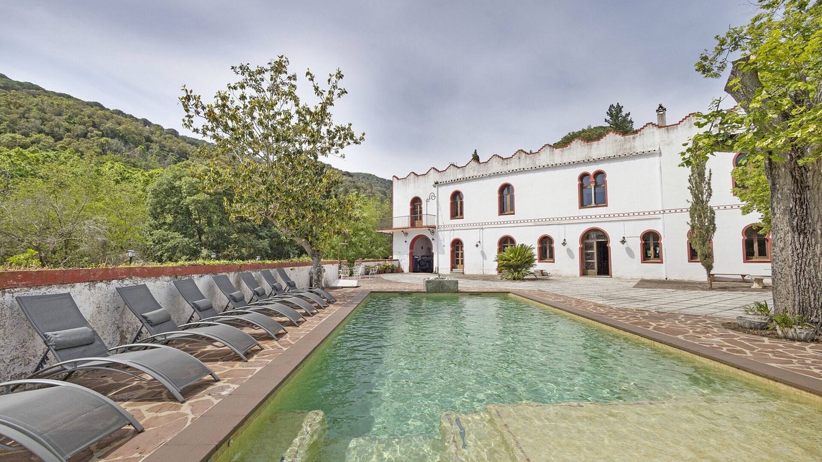 Arenys de Munt Villa | Villa 'El Cortijo' with Mountain View, Pool, Garden, Terrace & Wi-Fi