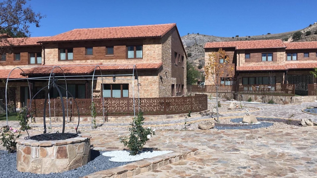 Fuentiduena Cottage | VILLA EL TILO- RURAL TOURIST COMPLEX LAS VILLAS DE FUENTIDUEÑA