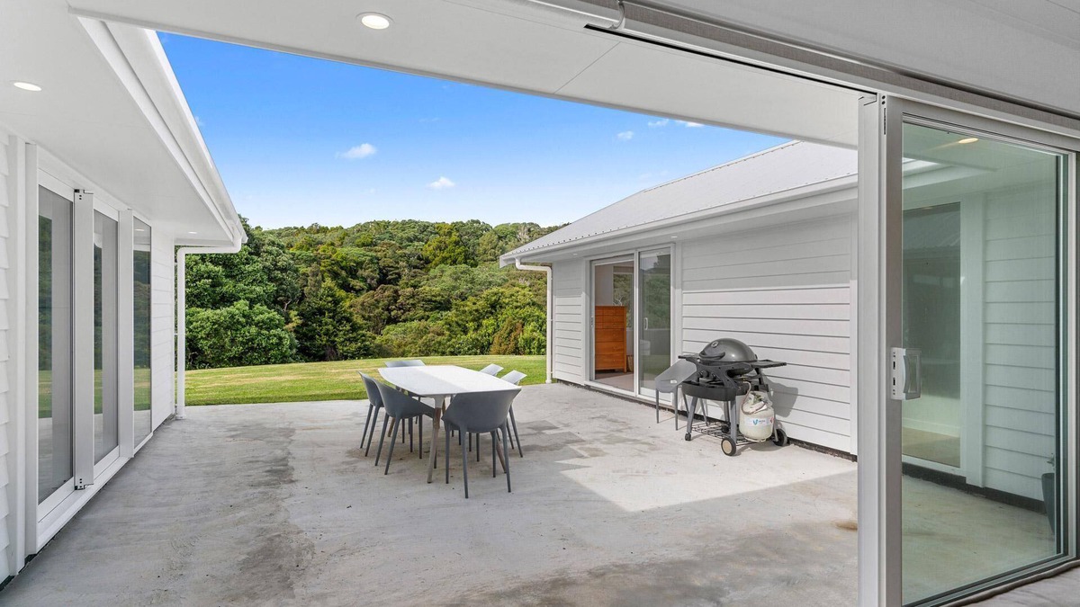 Langs Beach House | Villa Elena - Brand new, sunny, well-appointed holiday home, walking to beach