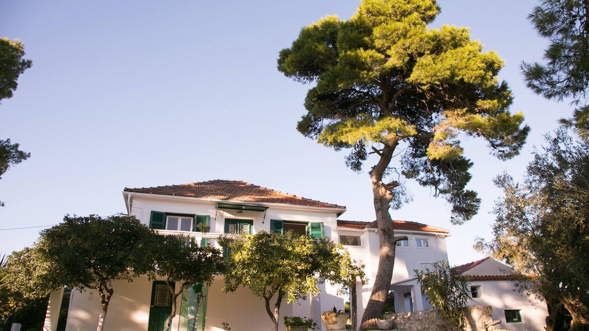Mesovounia Villa | Villa eleni family tradiotional house