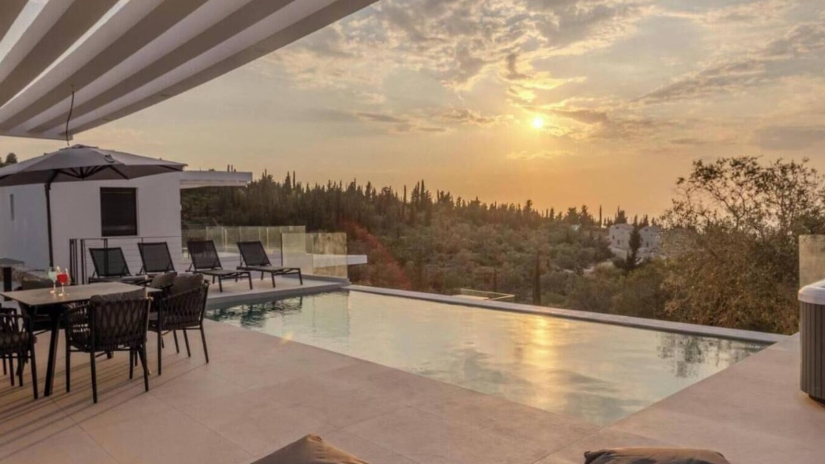 Tsoukaladhes Villa | Villa 'Eleutheria' with Sea View, Wi-Fi, and Air Conditioning