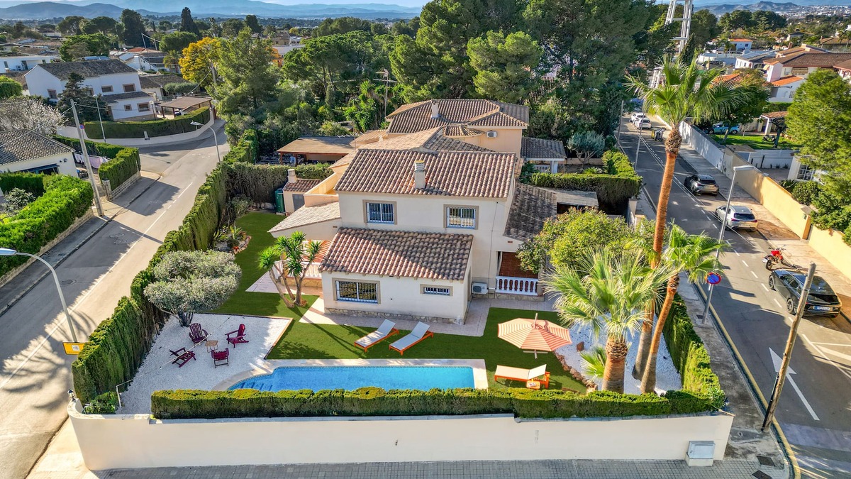 L'Eliana Villa | Villa Elia : Cinema : Gym : KidsRoom : Pool & BBQ